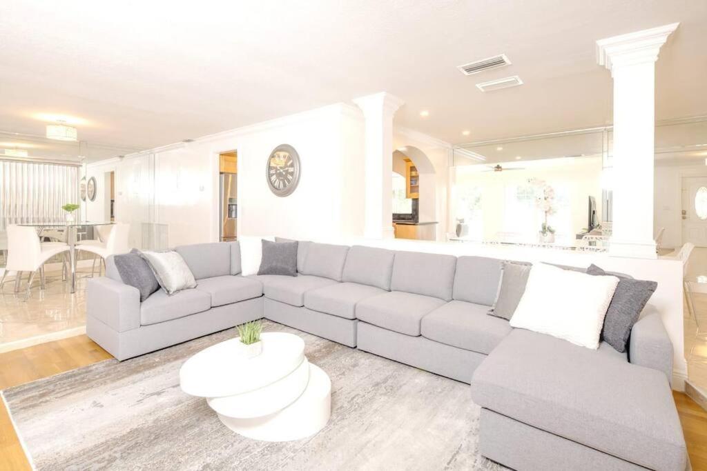 Stunning Lake-Front Villa With Pool & Spa Pembroke Pines Exteriör bild